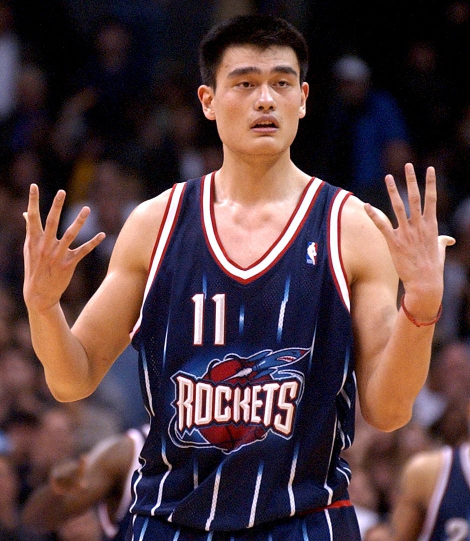 在中场争夺