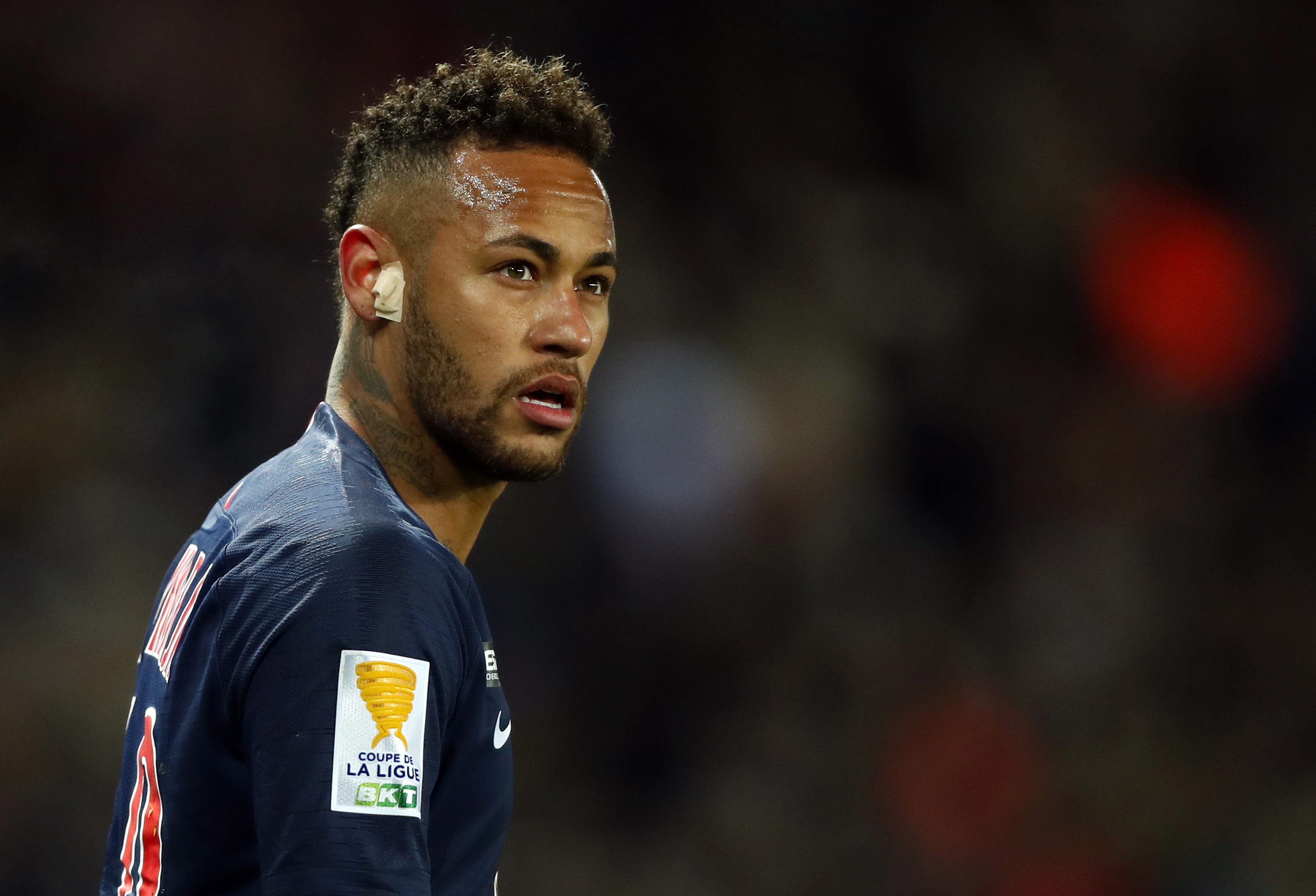 他不仅帮助 他不仅帮助