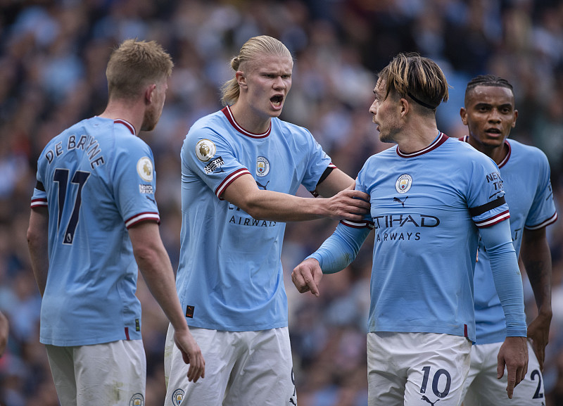 与球迷们预 与球迷们预